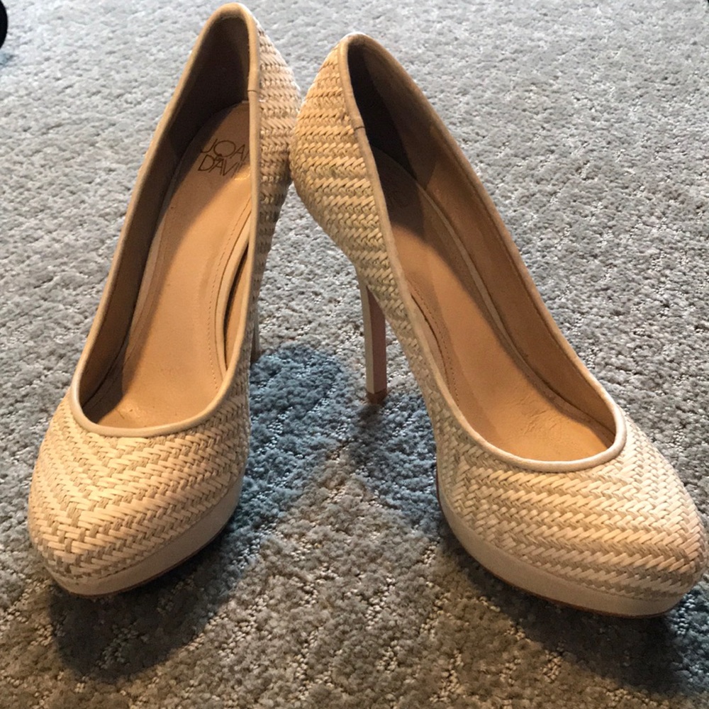 Joan & David pumps